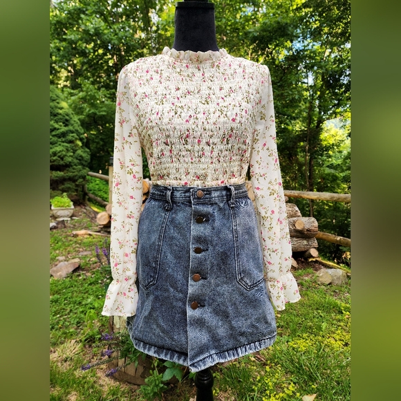 Short Blue Jean Button Up Denim Skirt With Pockets - Picture 4 of 5